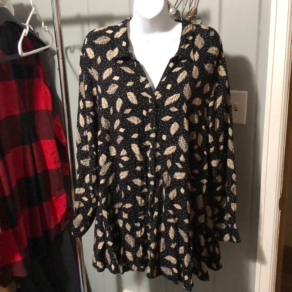 Chelsea & Theodore black leaf blouse size 2X